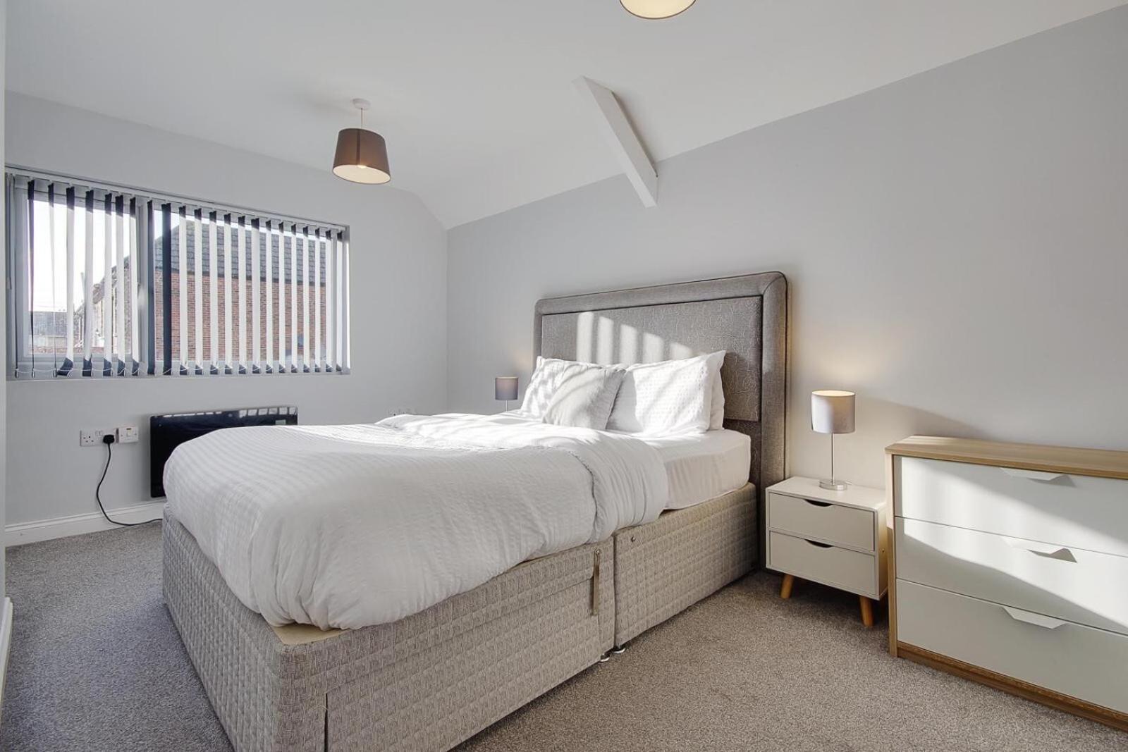 Ashley Road Apartments Poole Eksteriør billede